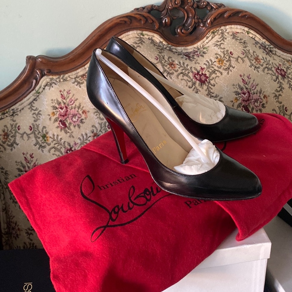 Christian Louboutin 100% authentic heels , 4 inches , size 36 . Good condition .